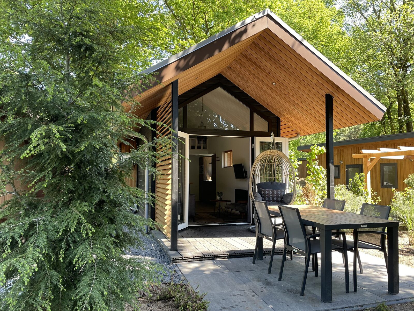 Tiny Lodge Eco 4 personen (hottub) op een vakantiepark 