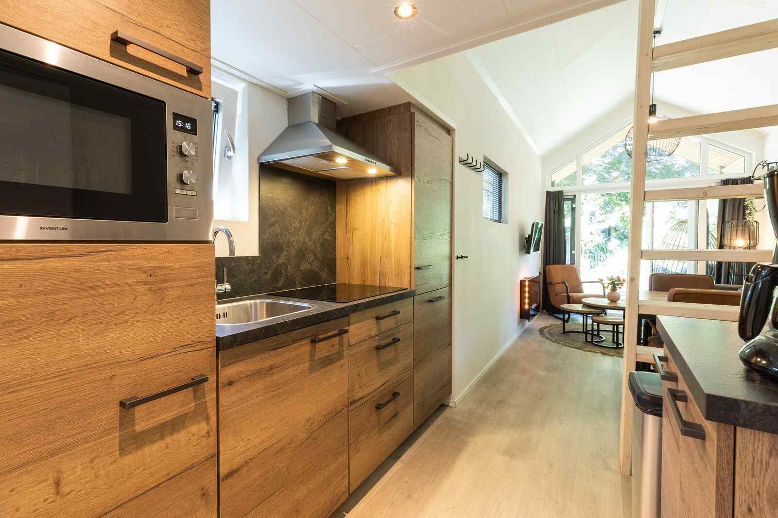 tiny-lodge-eco-4-personen-hottub-op-een-vakantiepark-op-de-veluwe