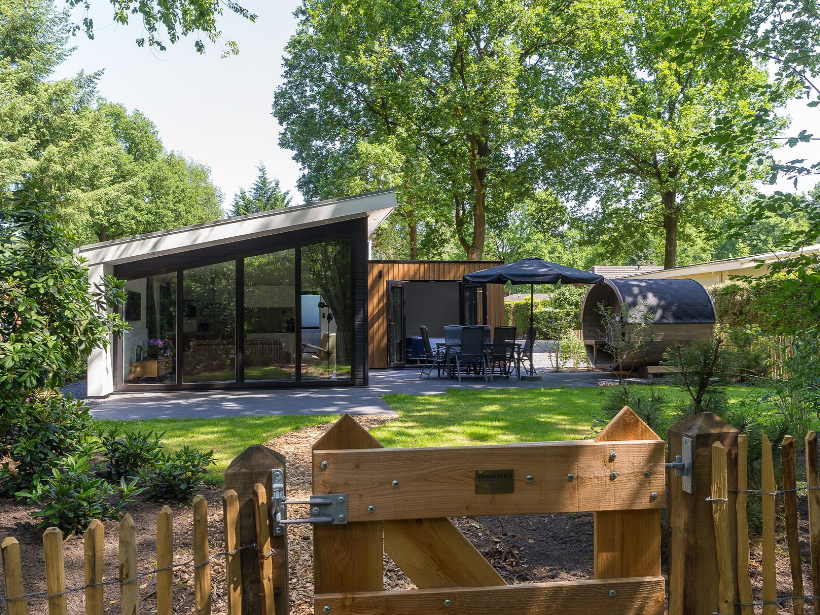 sfeervolle-6-persoons-vakantiewoning-met-sauna-tussen-de-bossen-op-de-veluwe