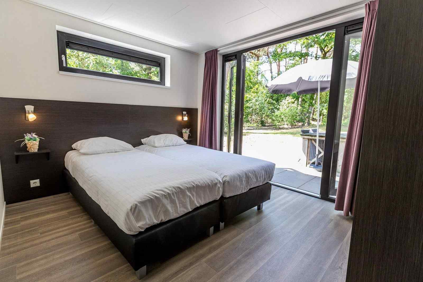 ruime-6-persoons-vakantiewoning-met-hottub-tussen-de-bossen-op-de-veluwe