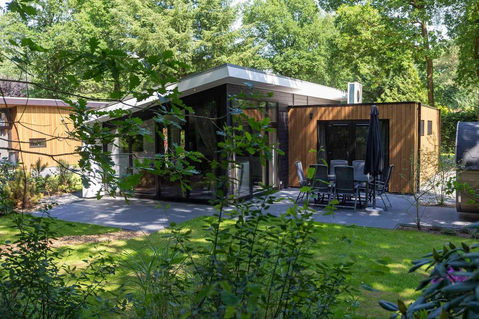 Ruime 6 persoons vakantiewoning met hottub tussen de bossen op de Veluwe.