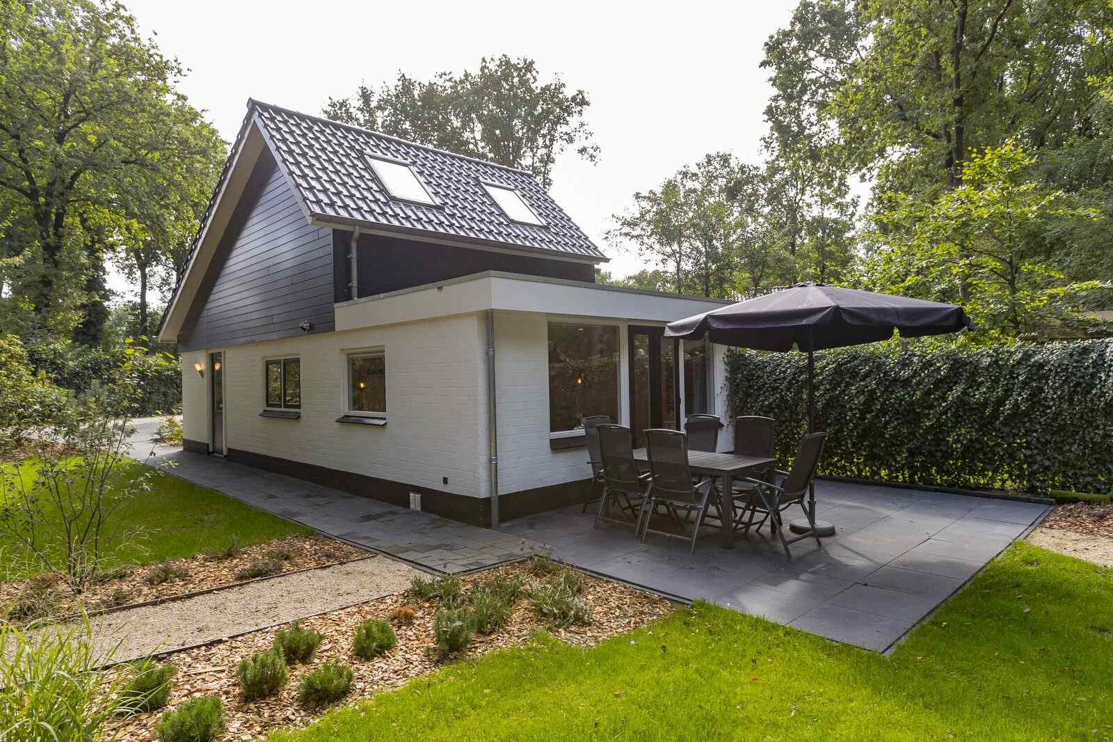 luxe-6-persoons-vakantiehuis-met-sauna-en-hottub-in-de-tuin-op-de-veluwe