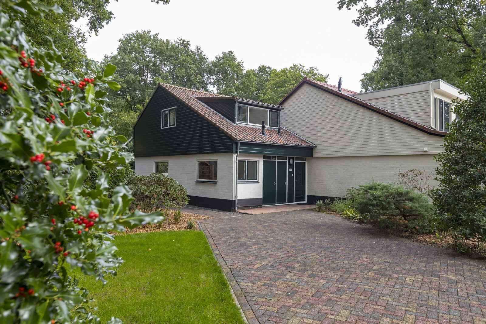 luxe-6-persoons-vakantiehuis-met-sauna-en-hottub-in-de-tuin-op-de-veluwe