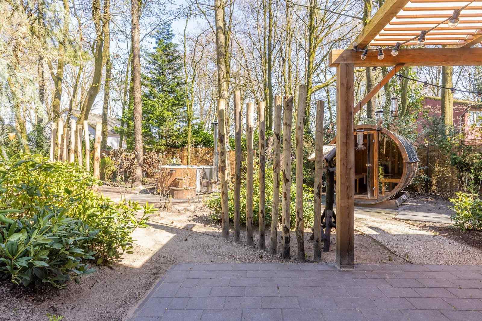 luxe-6-persoons-bungalow-met-sauna-en-hottub-in-de-tuin-op-de-veluwe