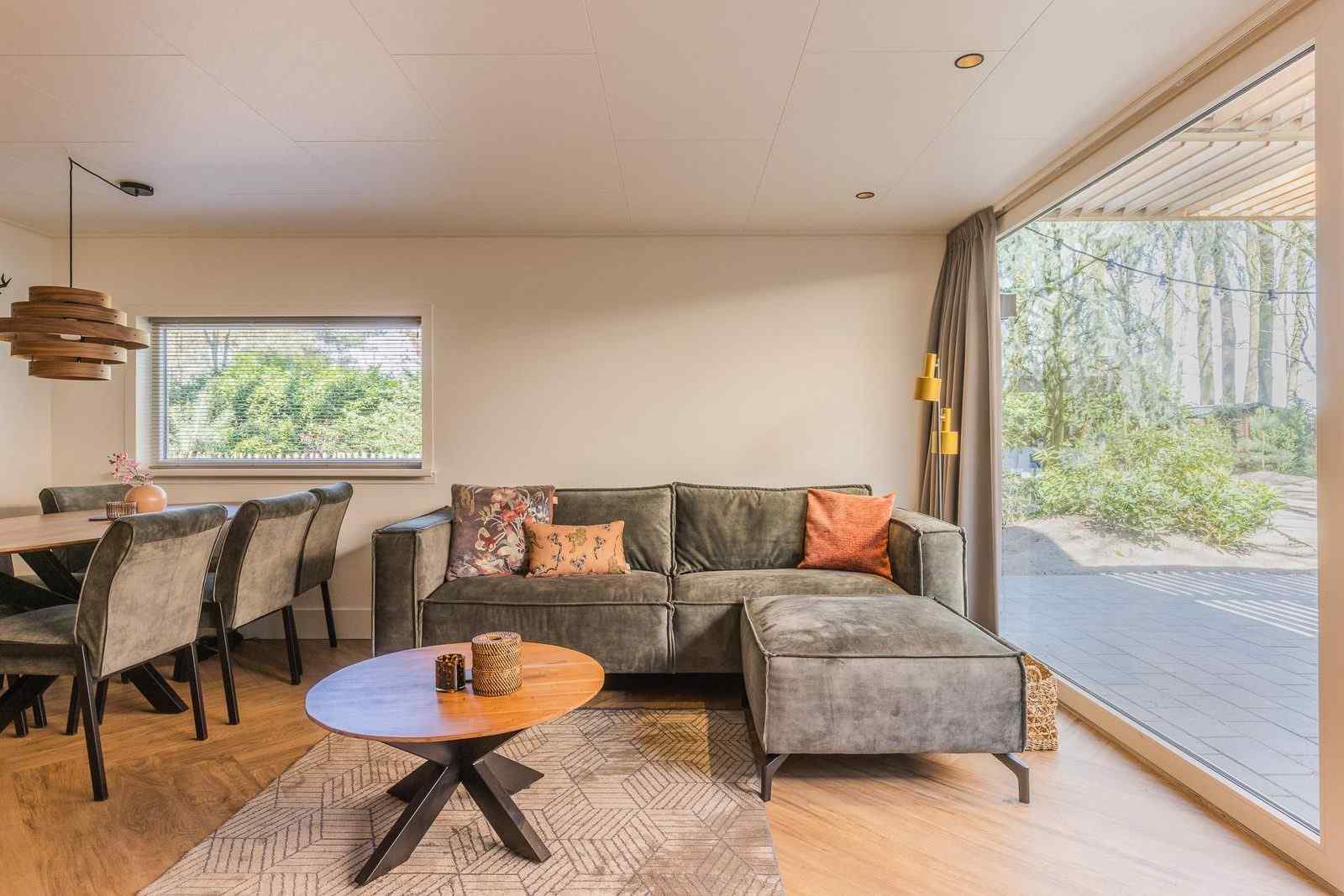 luxe-6-persoons-bungalow-met-sauna-en-hottub-in-de-tuin-op-de-veluwe