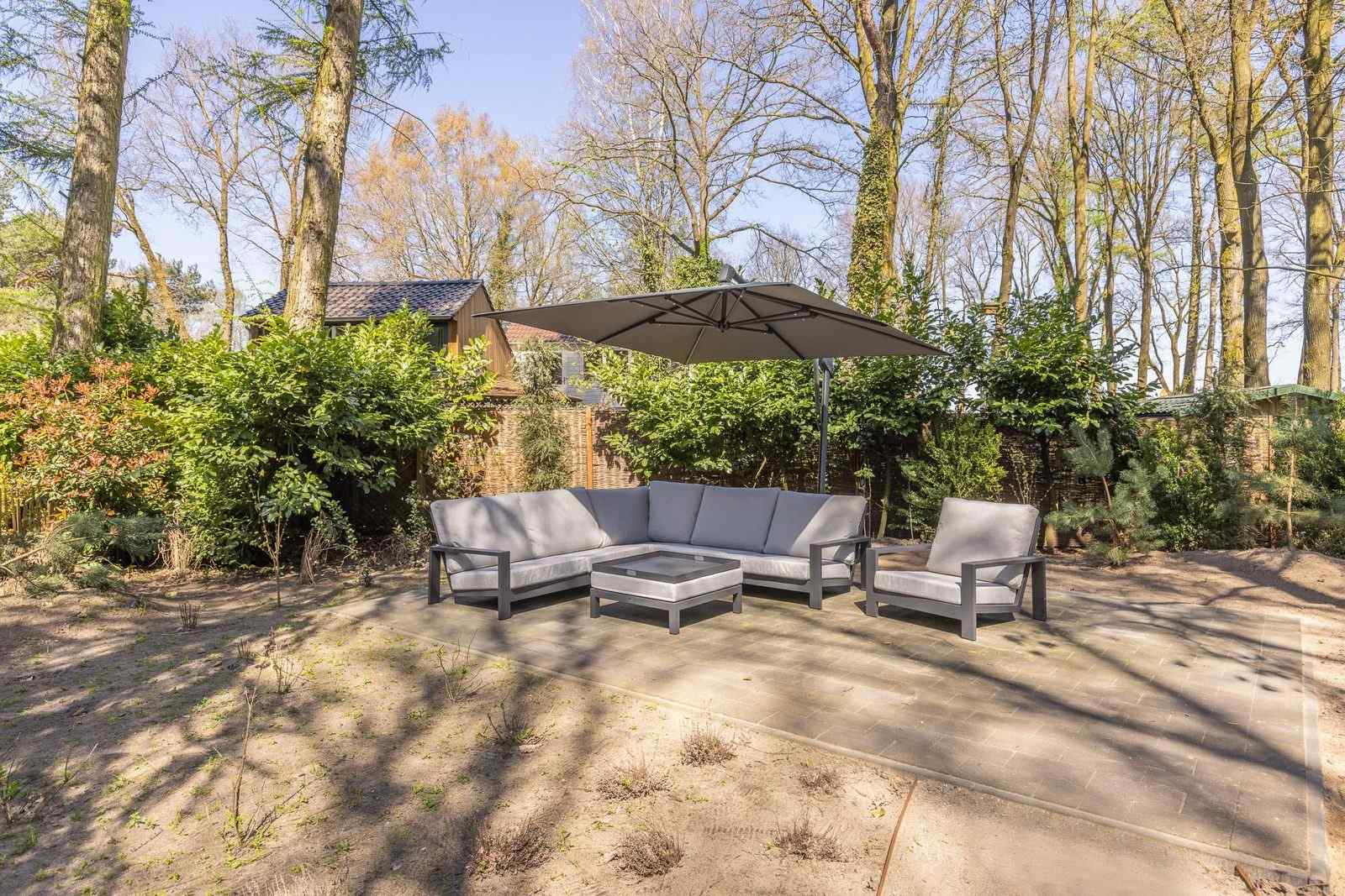 luxe-6-persoons-bungalow-met-sauna-en-hottub-in-de-tuin-op-de-veluwe