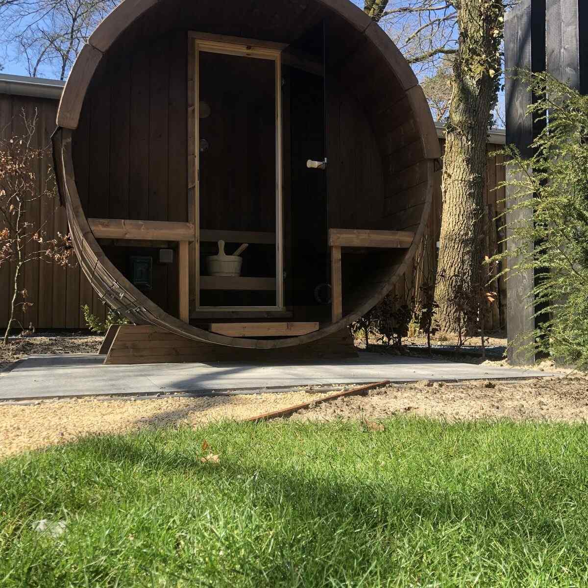 vrijstaande-en-sfeervolle-4-persoons-vakantiewoning-met-sauna-op-de-veluwe