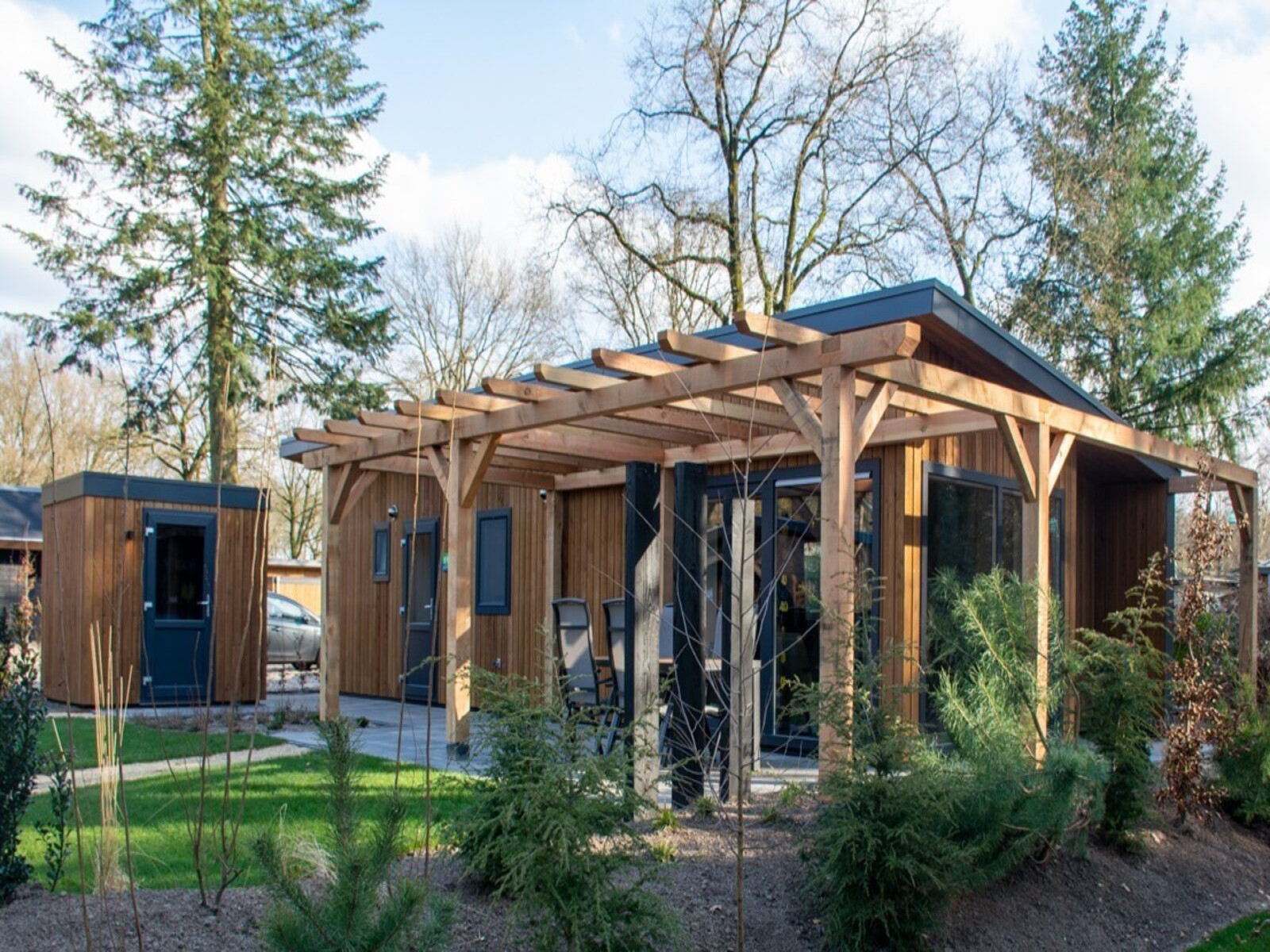 sfeervolle-4-persoons-vakantiewoning-met-sauna-en-hottub-of-bubbelbad-op-de-veluwe