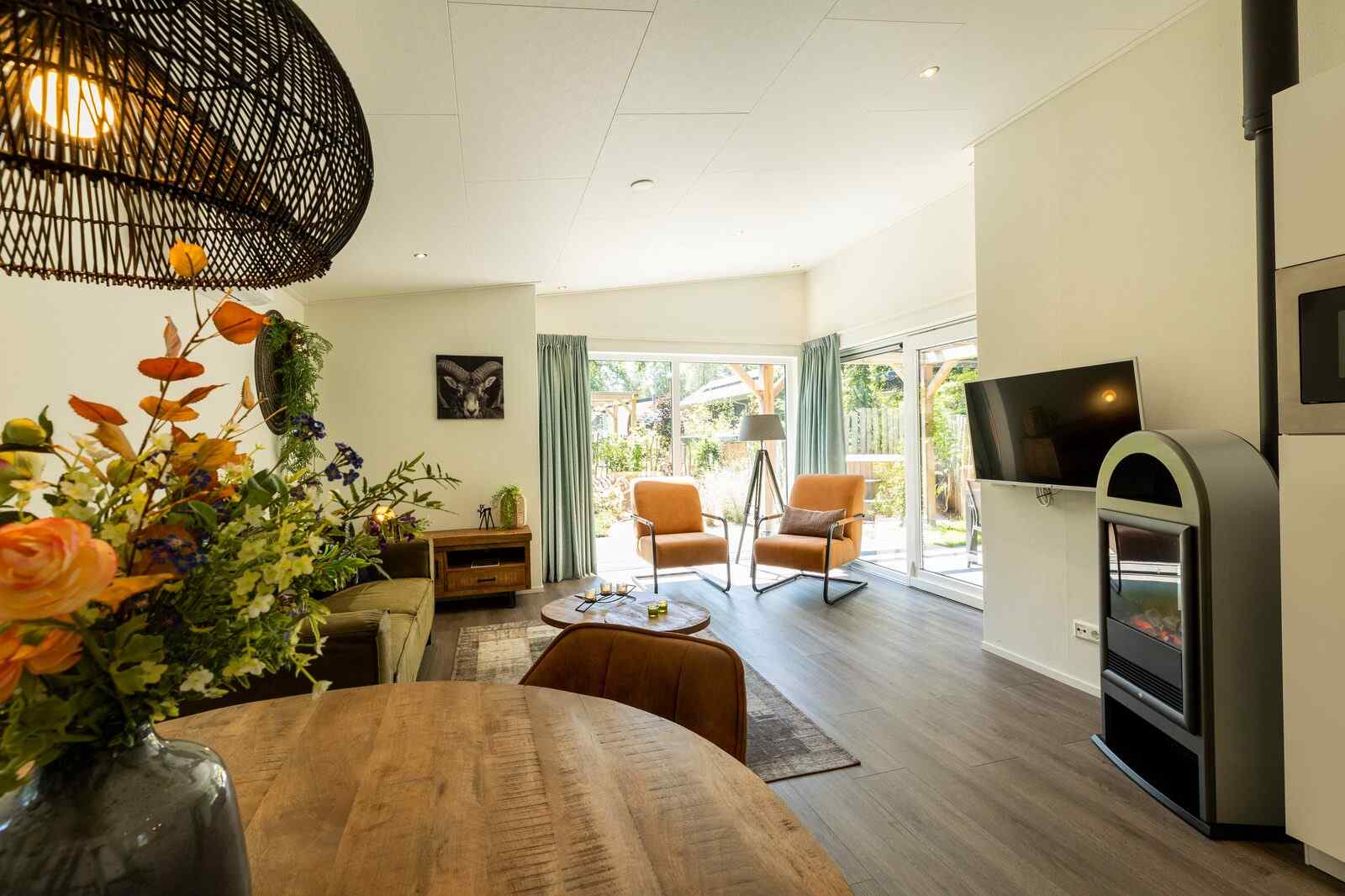 sfeervolle-5-persoons-vakantiewoning-met-sauna-en-hottub-op-de-veluwe