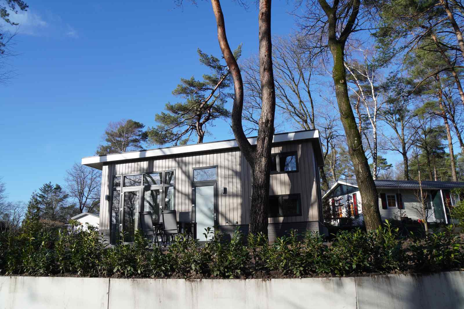 tiny-house-voor-4-personen-op-vakantiepark-de-rimboe-in-hoenderloo-op-de-veluwe