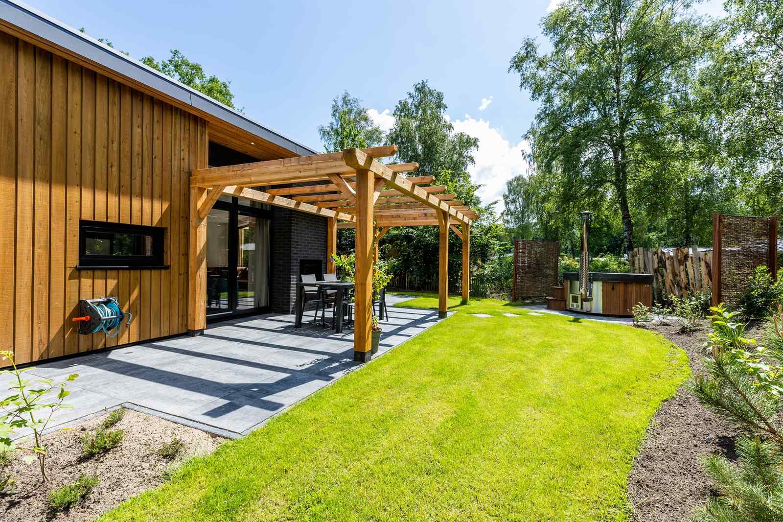 mooie-4-persoons-vakantiewoning-met-sauna-en-hottub-dichtbij-de-natuur-op-de-veluwe