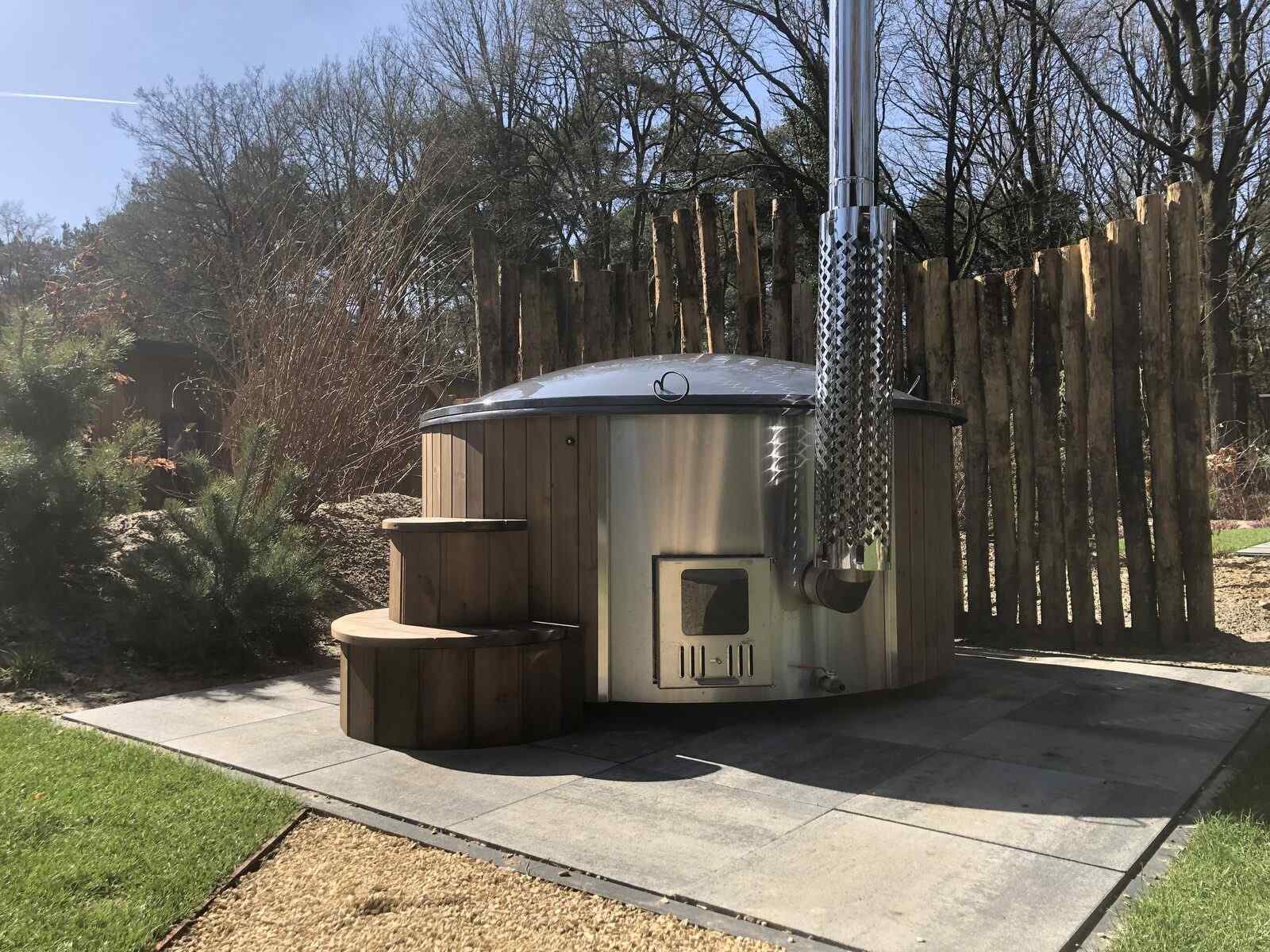 stijlvolle-4-persoons-vakantiewoning-met-hottub-op-een-vakantiepark-in-de-veluwe