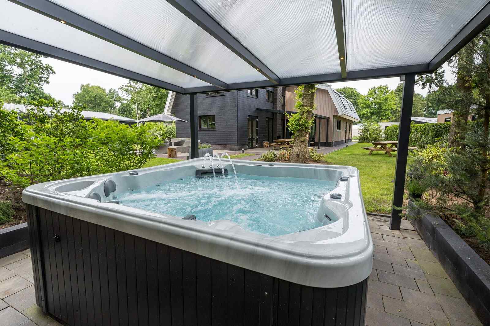 luxe-vakantiehuis-voor-20-personen-met-sauna-en-bubbelbad-en-mindervalide-vleugel