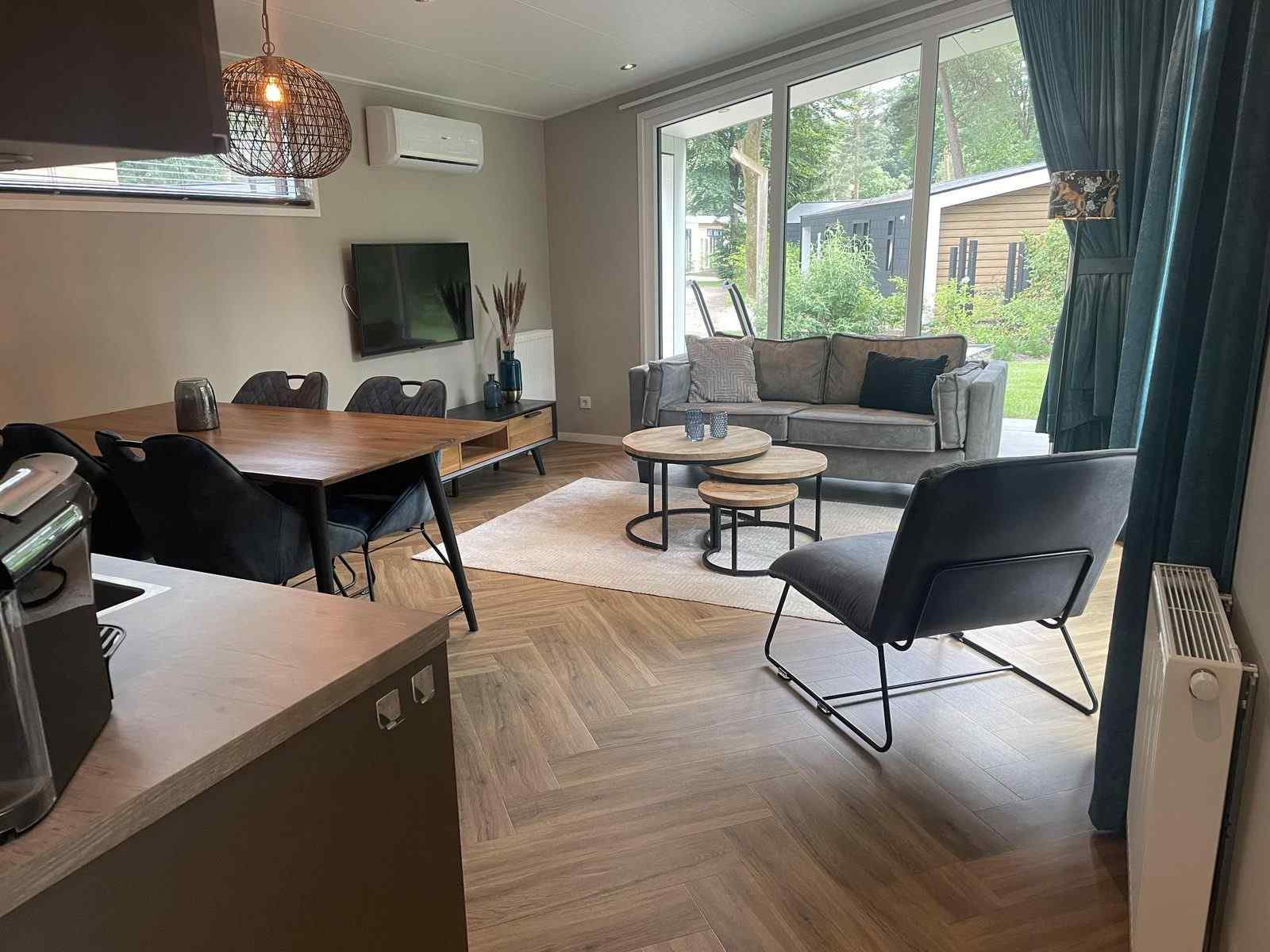 stijlvolle-4-persoons-vakantiewoning-met-sauna-en-hottub-op-een-vakantiepark-op-de-veluwe