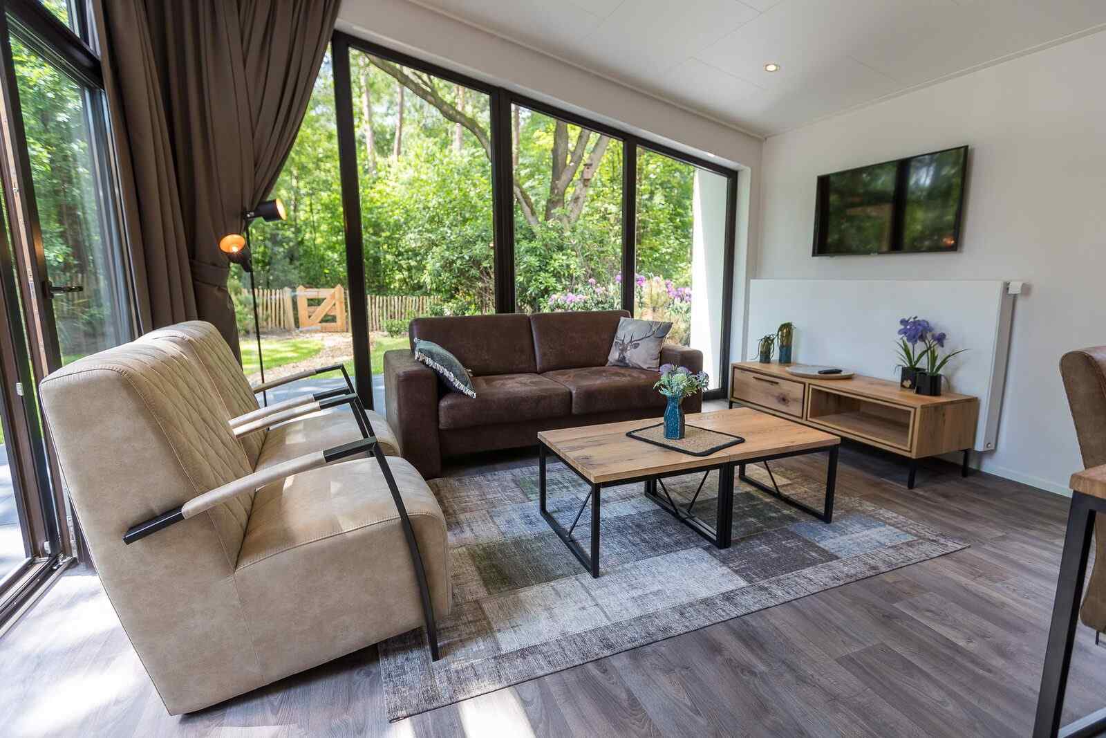 luxe-6-persoons-vakantiewoning-met-sauna-en-hottub-op-de-veluwe