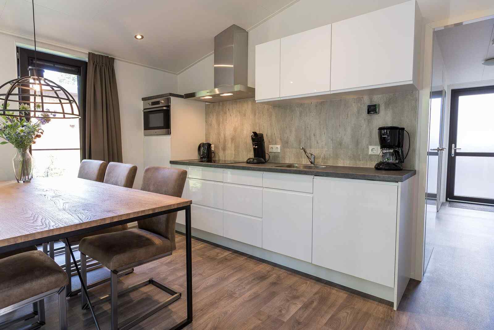luxe-6-persoons-vakantiewoning-met-sauna-en-hottub-op-de-veluwe
