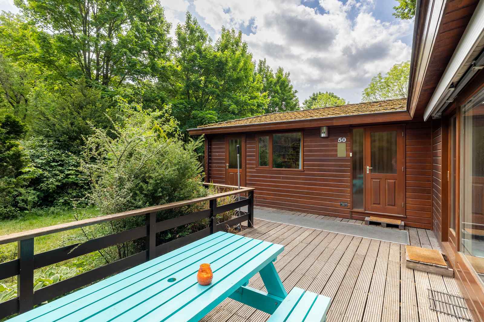 kleurrijk-chalet-voor-5-personen-op-een-bungalowpark-op-de-veluwe