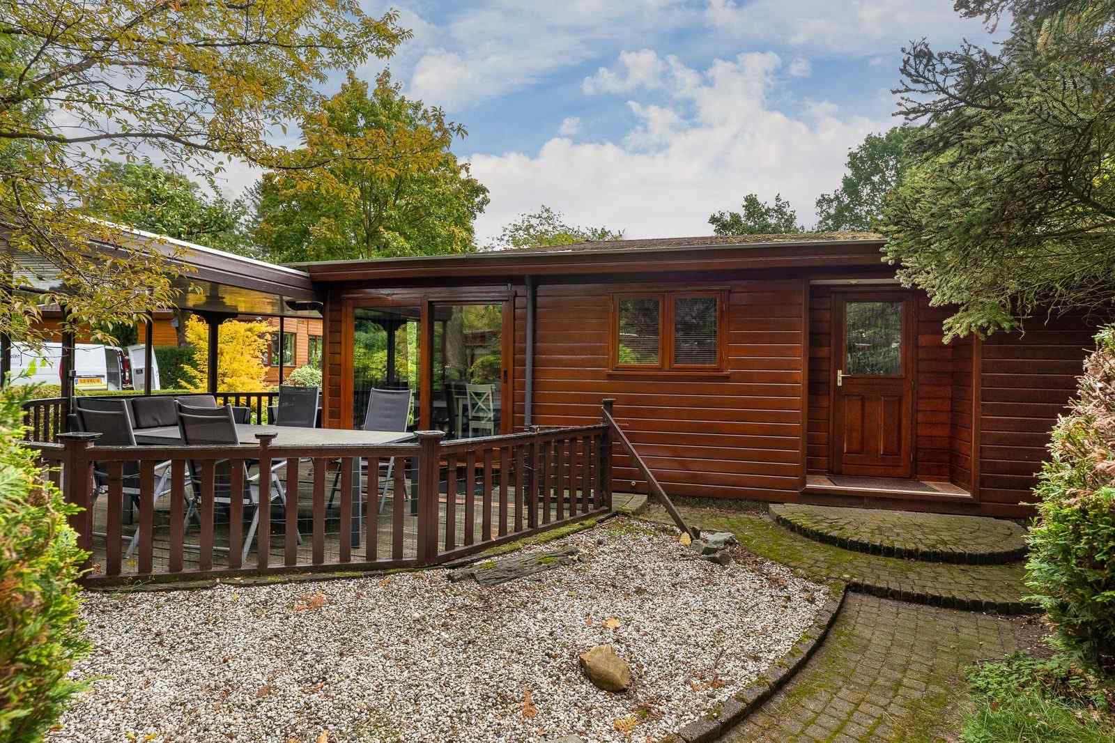 ruime-4-persoons-houten-lodge-op-de-veluwe