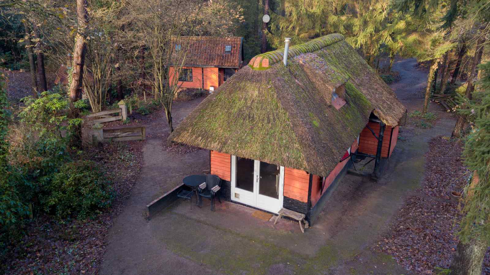 karakteristiek-vrijstaand-5-persoons-vakantiehuis-bosrijk-gelegen-nabij-norg-in-drenthe