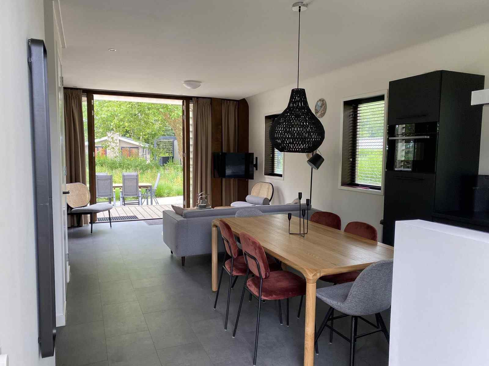 luxe-en-modern-vakantiehuis-voor-4-2-personen-op-vakantiepark-bad-hoophuizen