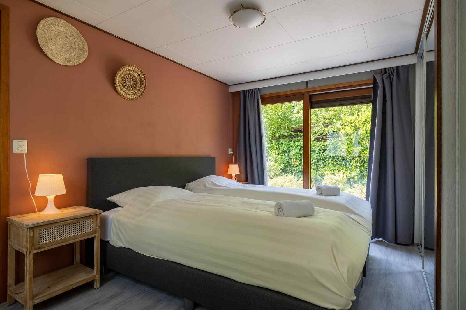 prachtige-4-persoons-heide-lodge-in-harderwijk-op-een-vakantiepark-op-de-veluwe