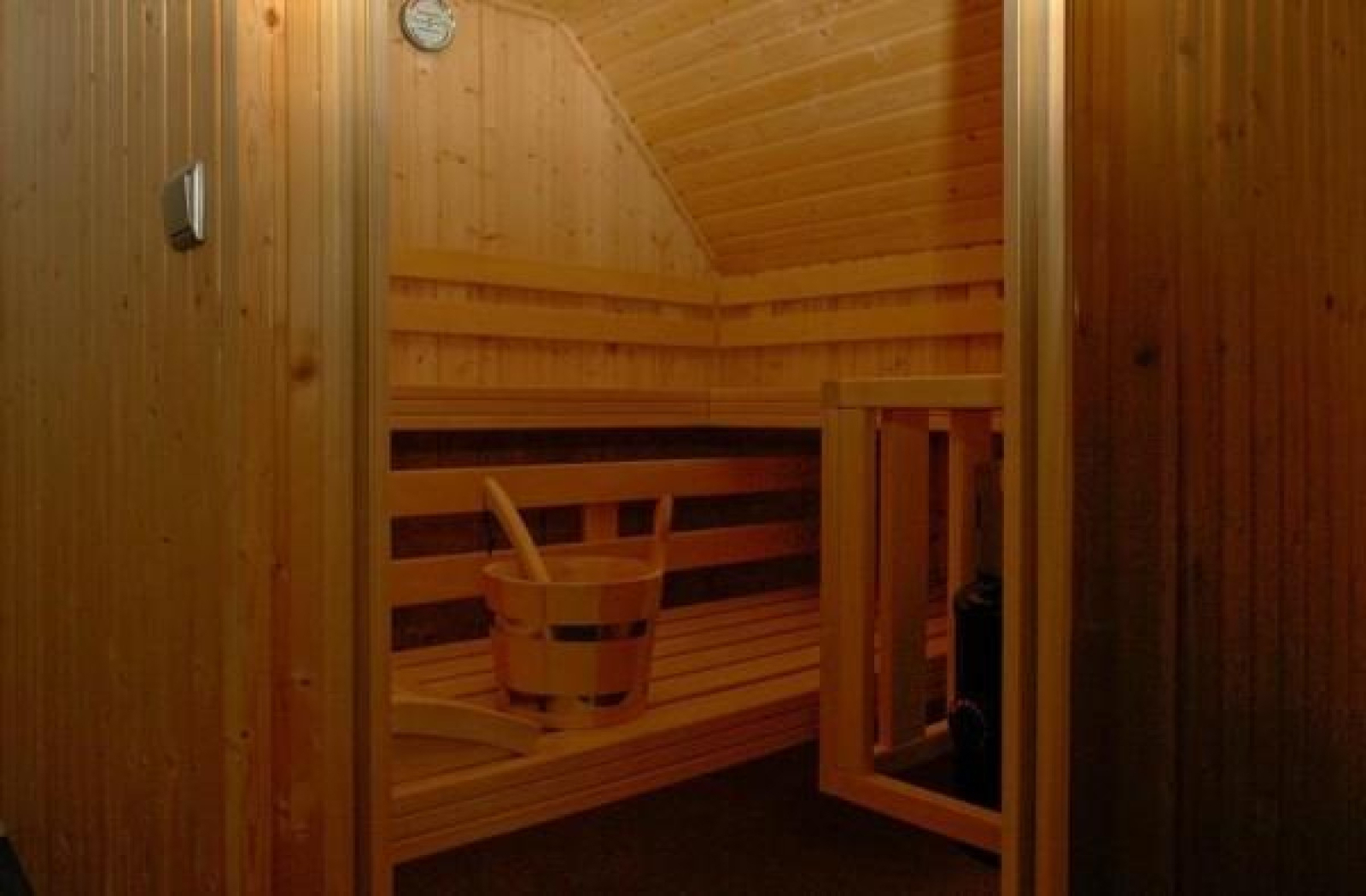luxe-landhuis-met-sauna-en-bubbelbad-in-westerbork