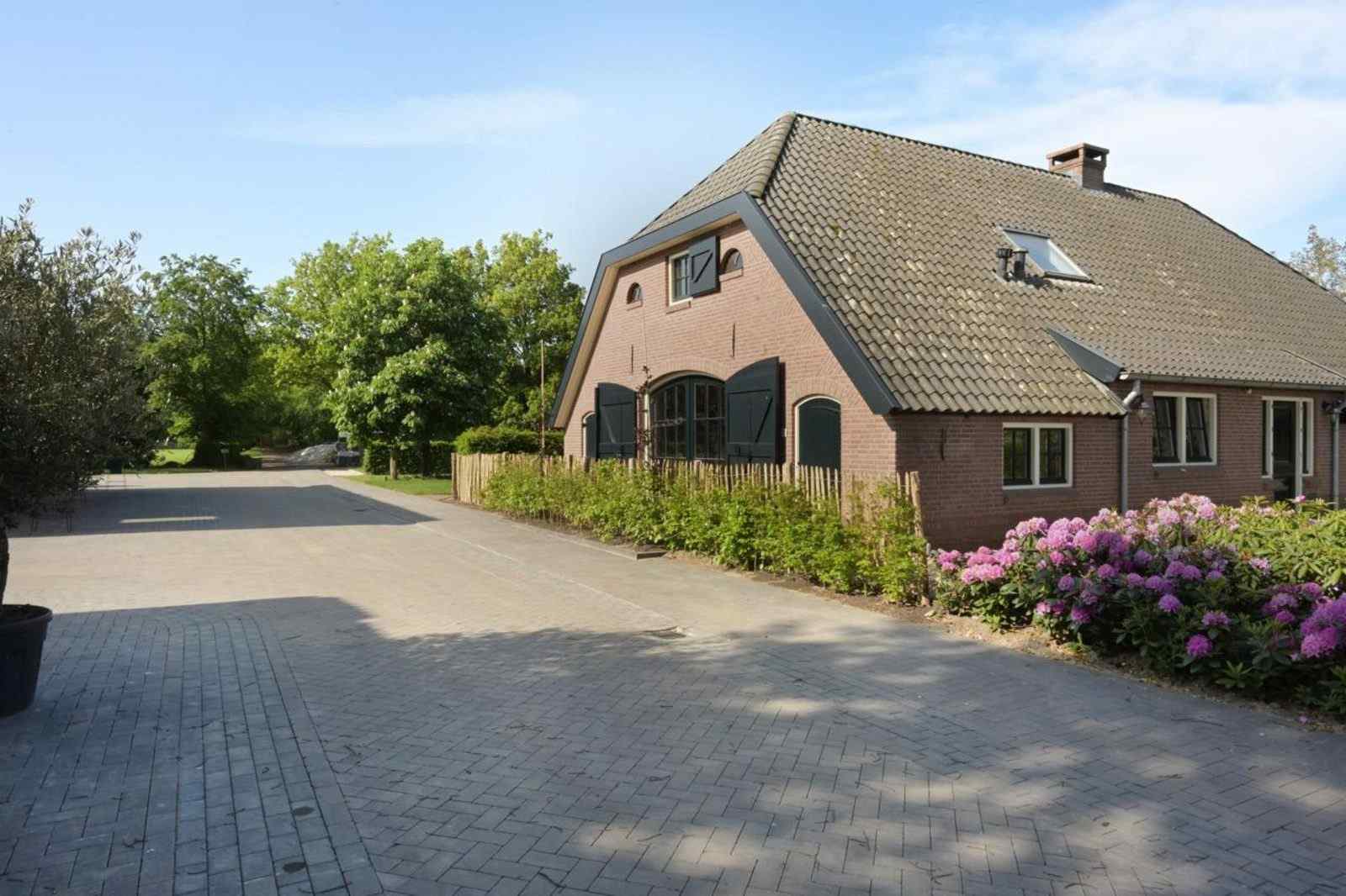 riante-villa-18-persoons-met-prive-zwembad-landgoed-oud-beekdal-op-de-veluwe