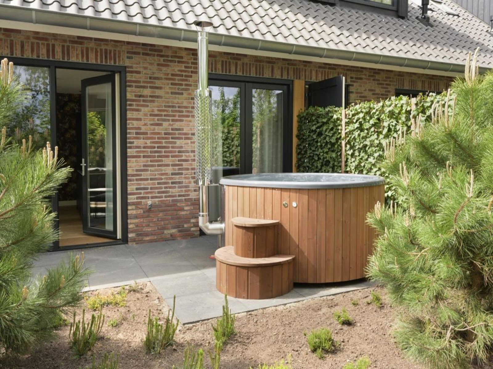 luxe-6-persoons-welness-vakantiewoning-met-hottub-en-sauna-op-de-veluwe