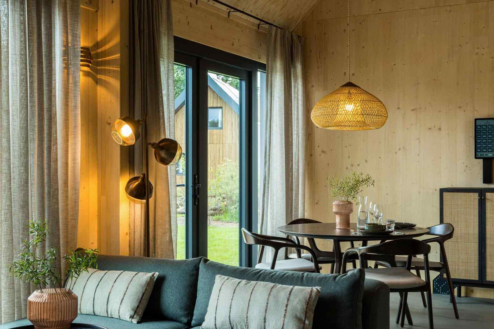 luxe-4-persoons-vakantiehuis-met-verwarmd-zwembad-en-sauna