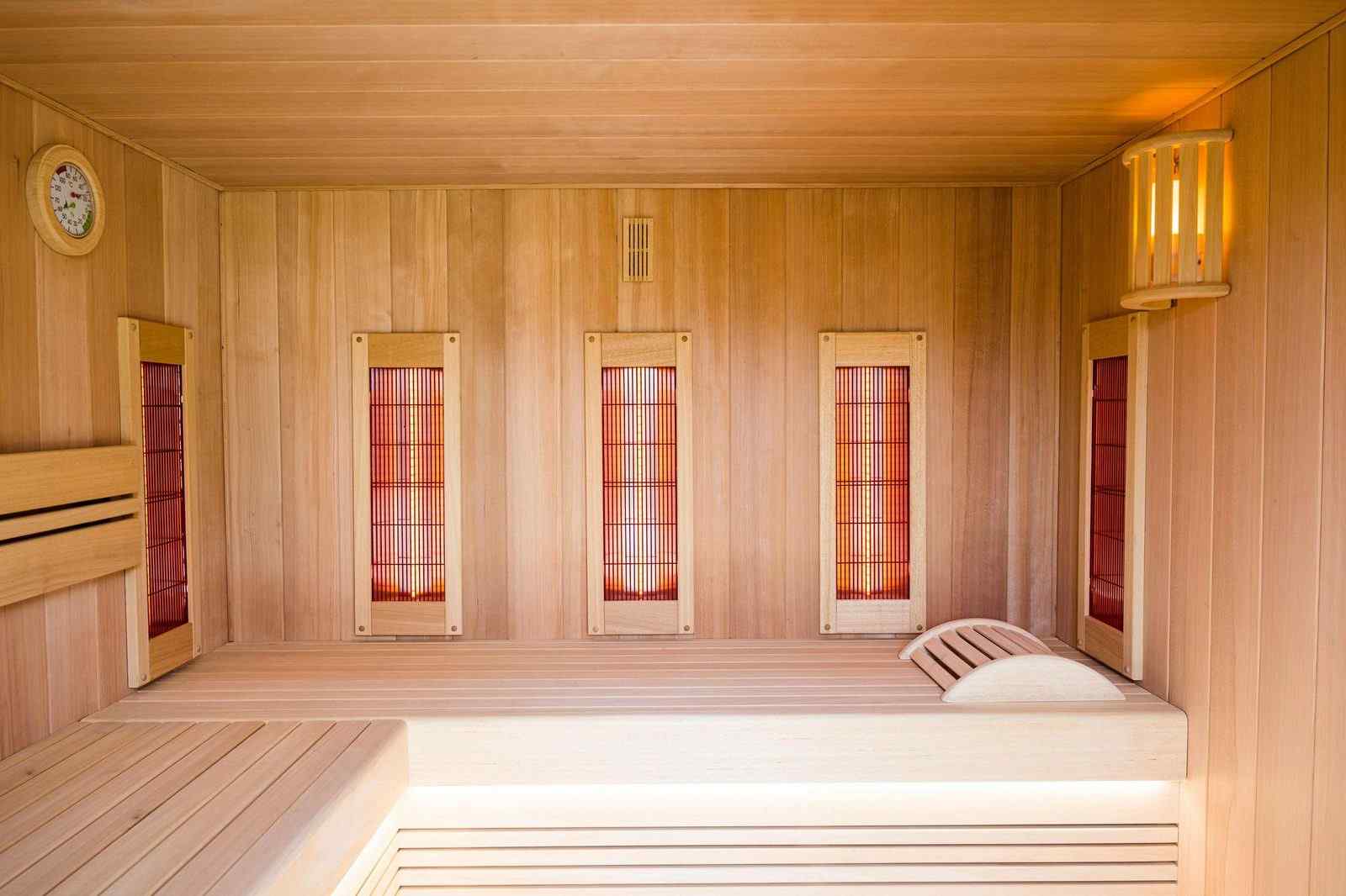 luxe-2-persoons-vakantiehuis-met-verwarmd-zwembad-en-sauna