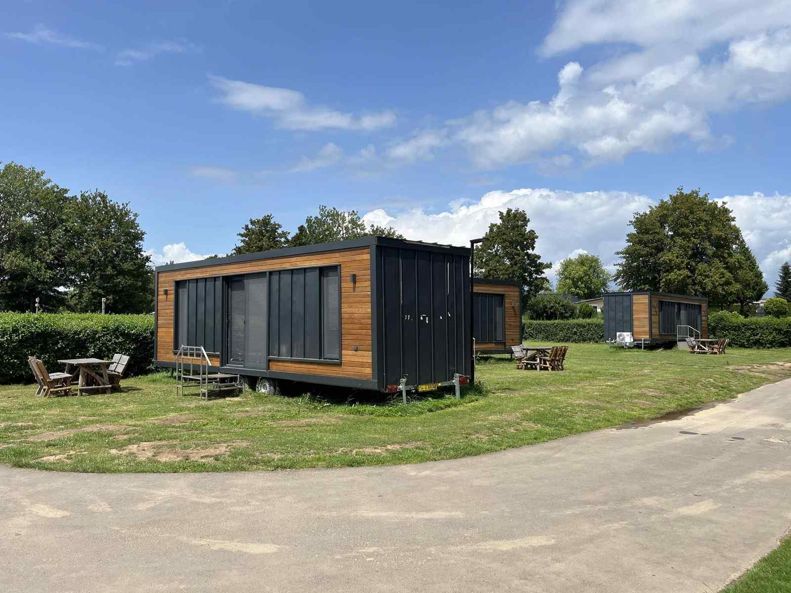 knusse-2-persoons-tinyhouse-op-recreatiepark-de-rhederlaagse-meren-gelderland