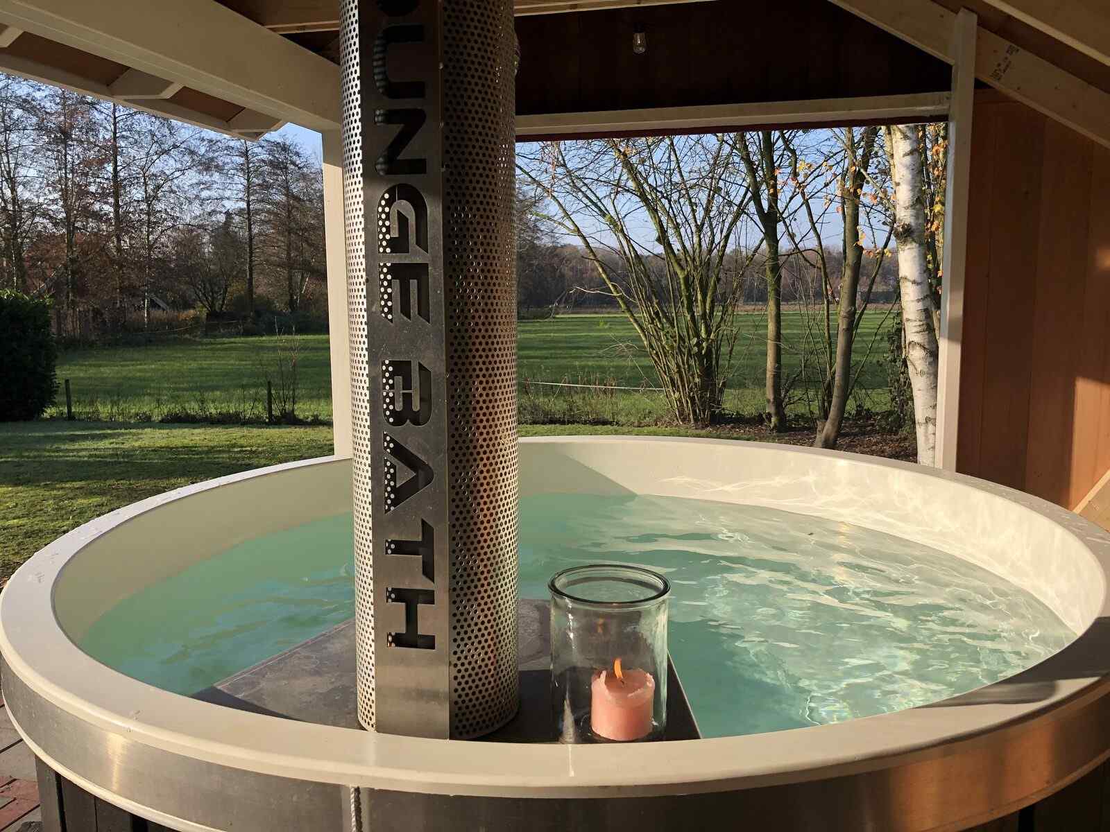 luxe-6-persoons-vakantiehuis-met-hottub-combi-sauna-en-sunshower-in-de-achterhoek