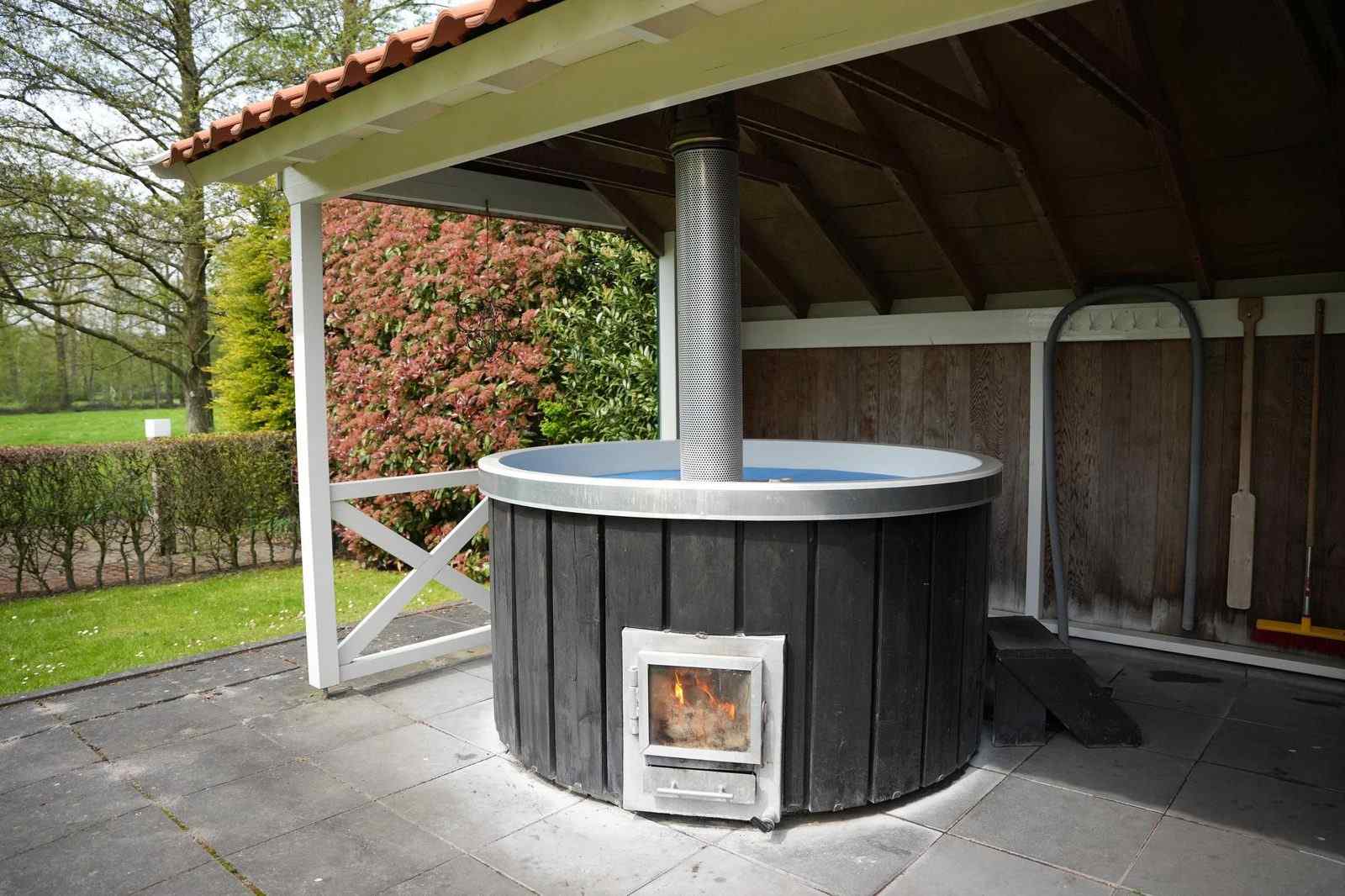 luxe-6-persoons-vakantiehuis-met-hottub-infrarood-en-finse-sauna-in-de-achterhoek