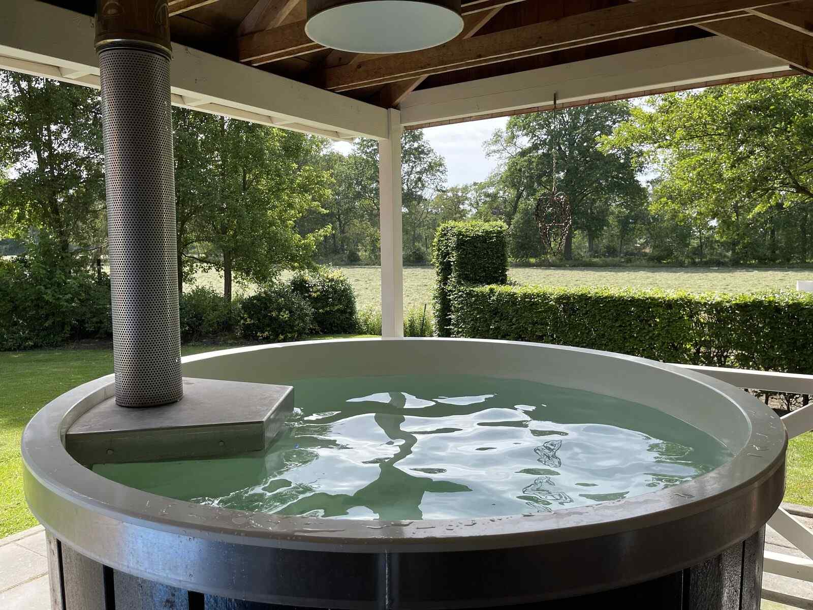 luxe-6-persoons-vakantiehuis-met-hottub-infrarood-en-finse-sauna-in-de-achterhoek