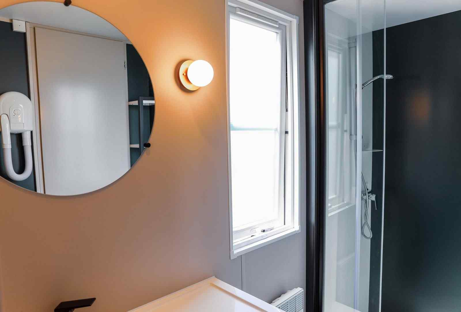 tiny-house-voor-4-personen-op-vakantiepark-de-boshoek-op-de-veluwe