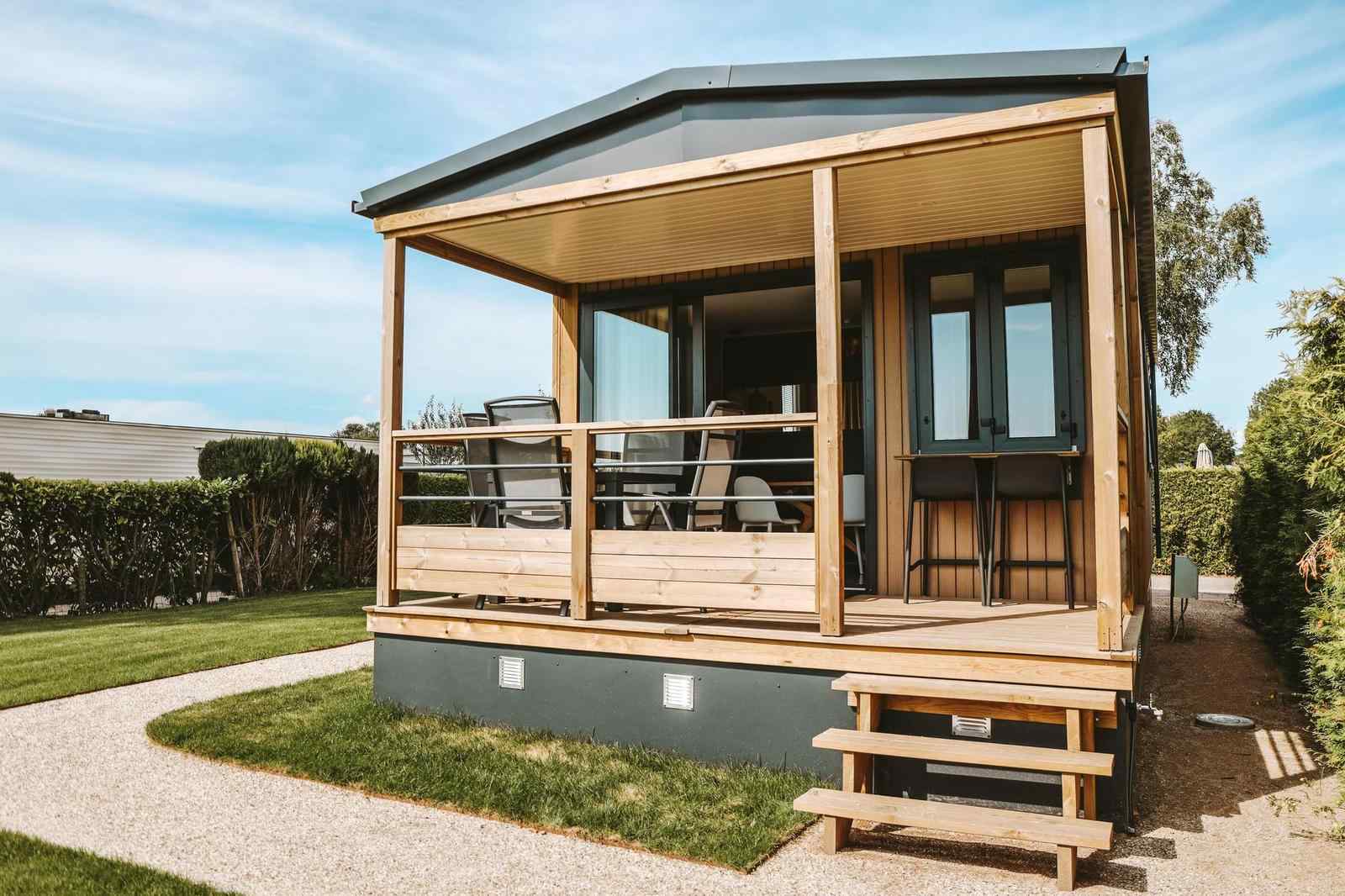 tiny-house-voor-4-personen-op-vakantiepark-de-boshoek-op-de-veluwe
