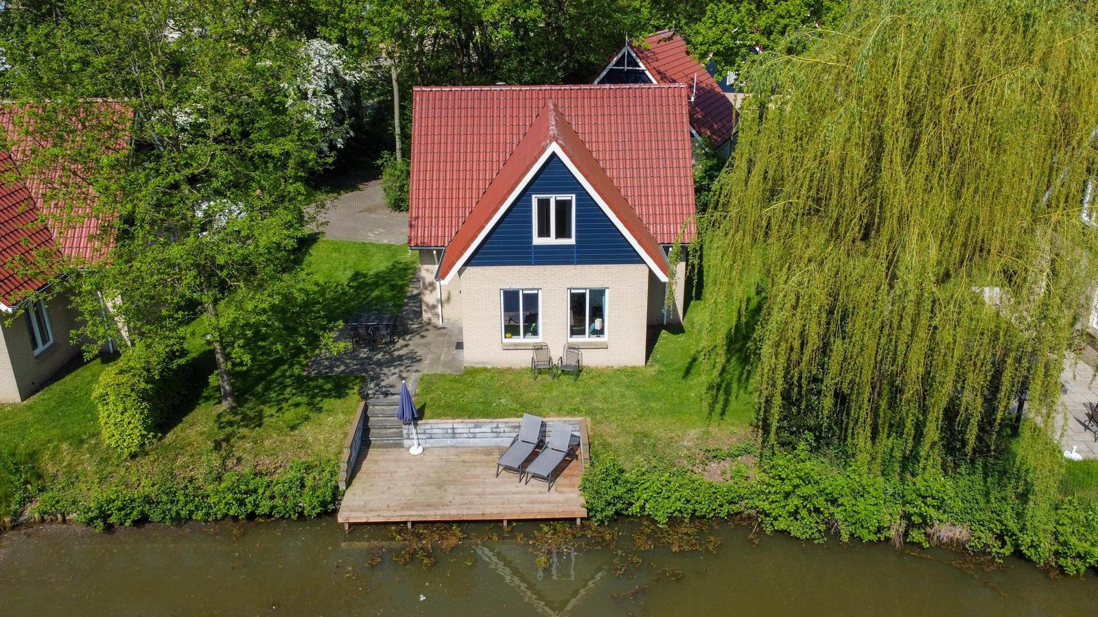 Aan het water gelegen 8 persoons vakantiehuis met sauna