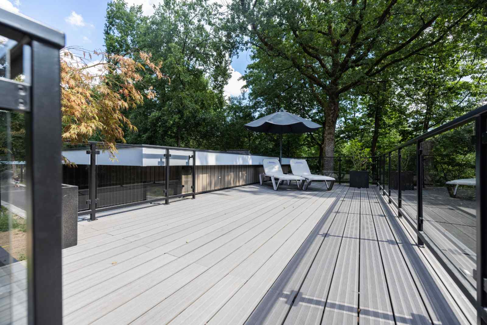 modern-4-persoons-vakantiehuis-met-airco-sfeerhaard-en-een-dakterras-op-de-veluwe