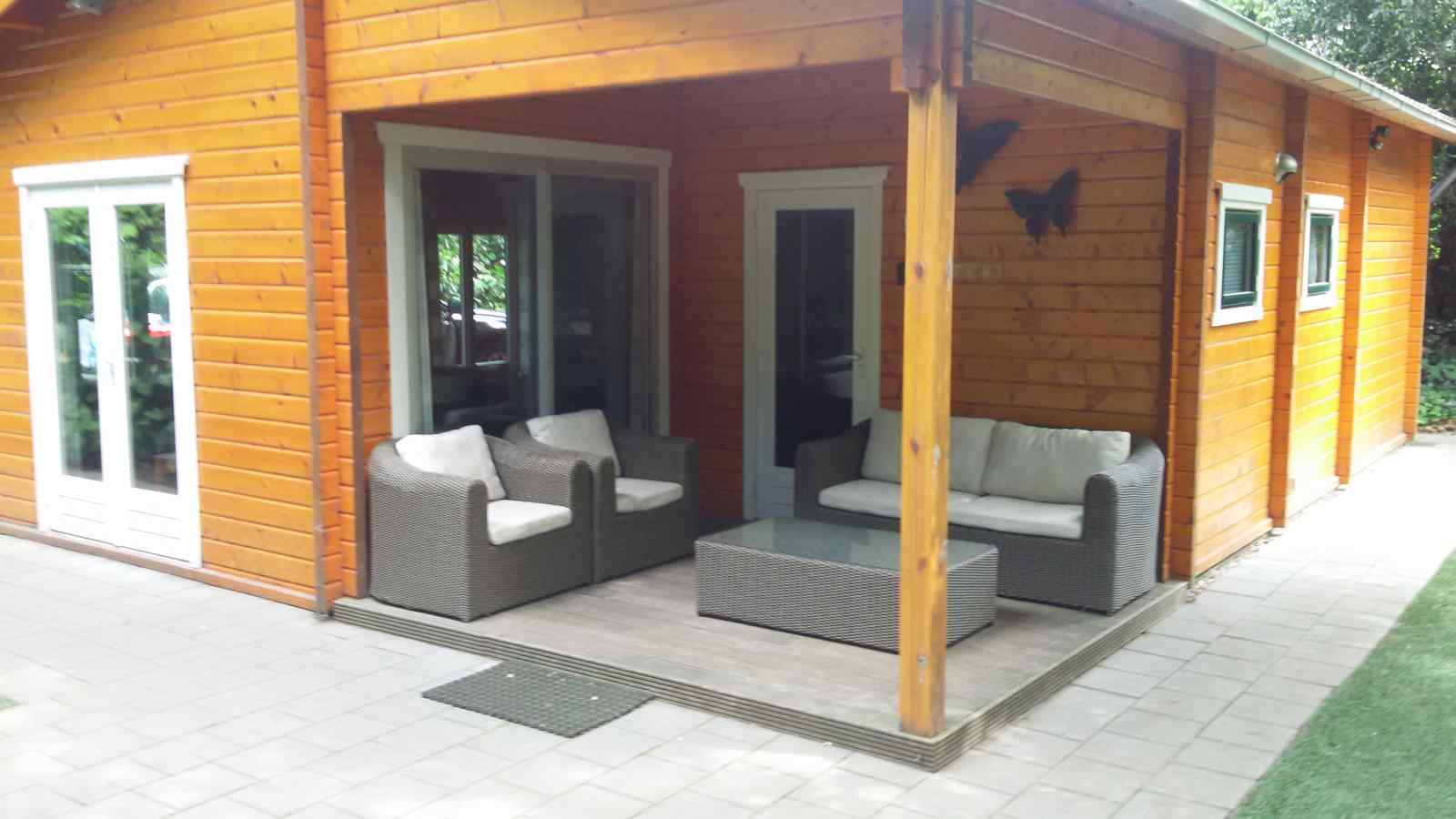 comfortabel-chalet-met-bubbelbad-voor-4-tot-6-personen-gelegen-in-ermelo-op-de-veluwe