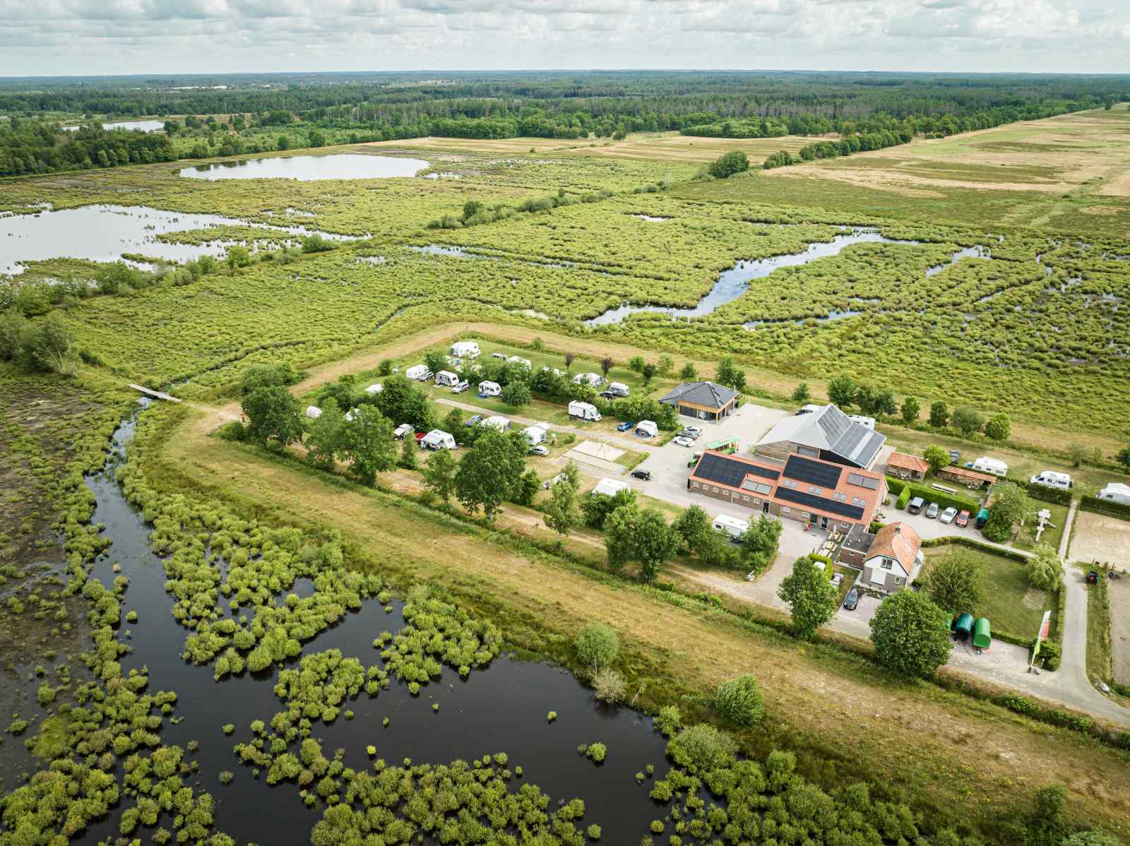 14-persoons-groepsaccommodatie-met-6-badkamers-in-oude-willem-drenthe