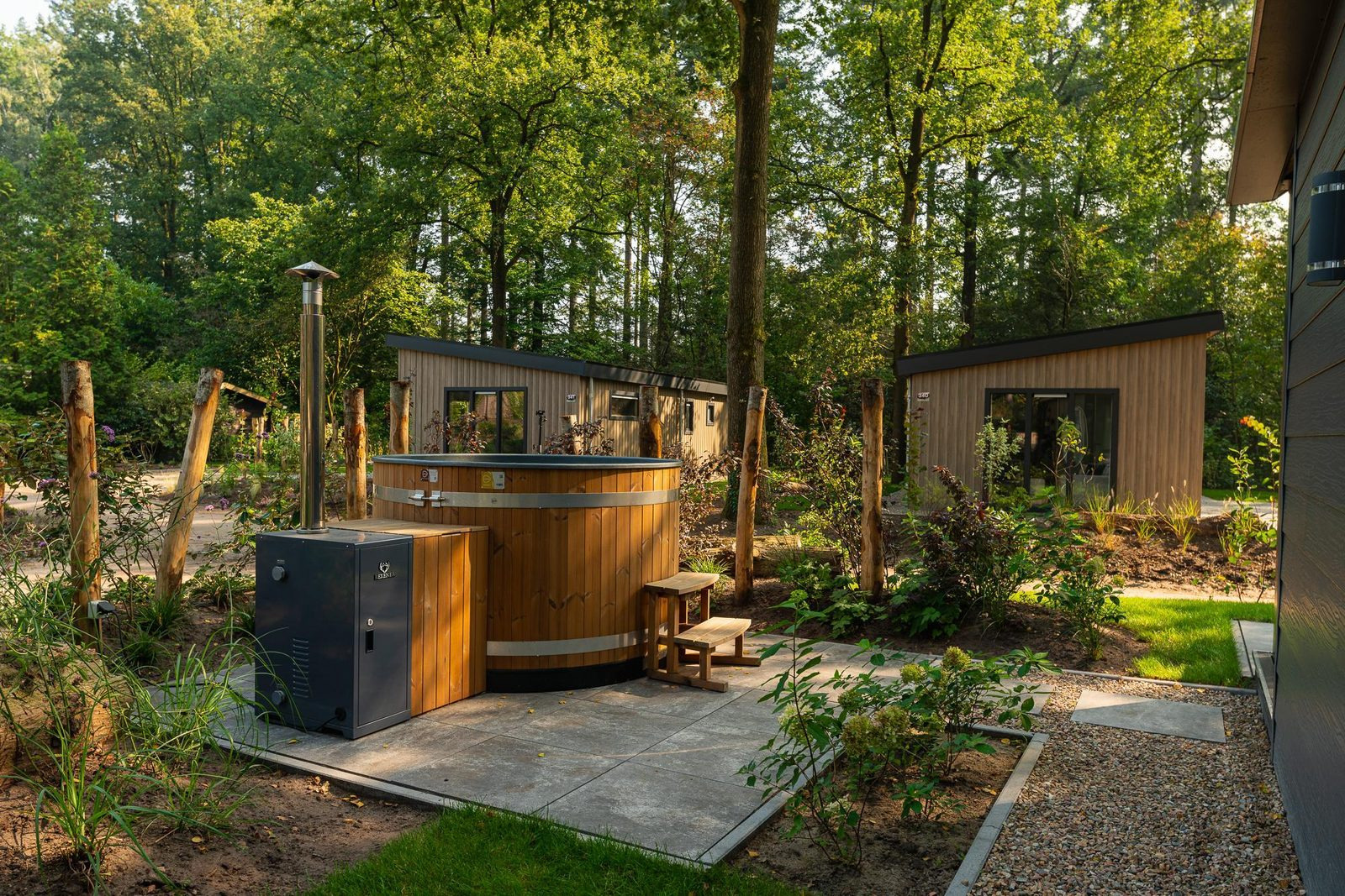 tiny-house-voor-4-personen-met-een-hottub-op-de-bosgraaf-in-lieren