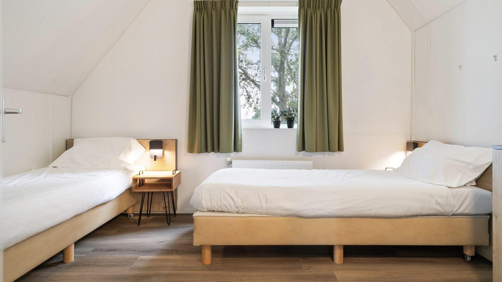 heerlijk-6-persoons-vakantiehuis-direct-aan-het-water-in-westerbork