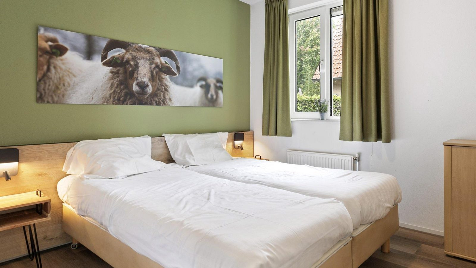 heerlijk-6-persoons-vakantiehuis-direct-aan-het-water-in-westerbork