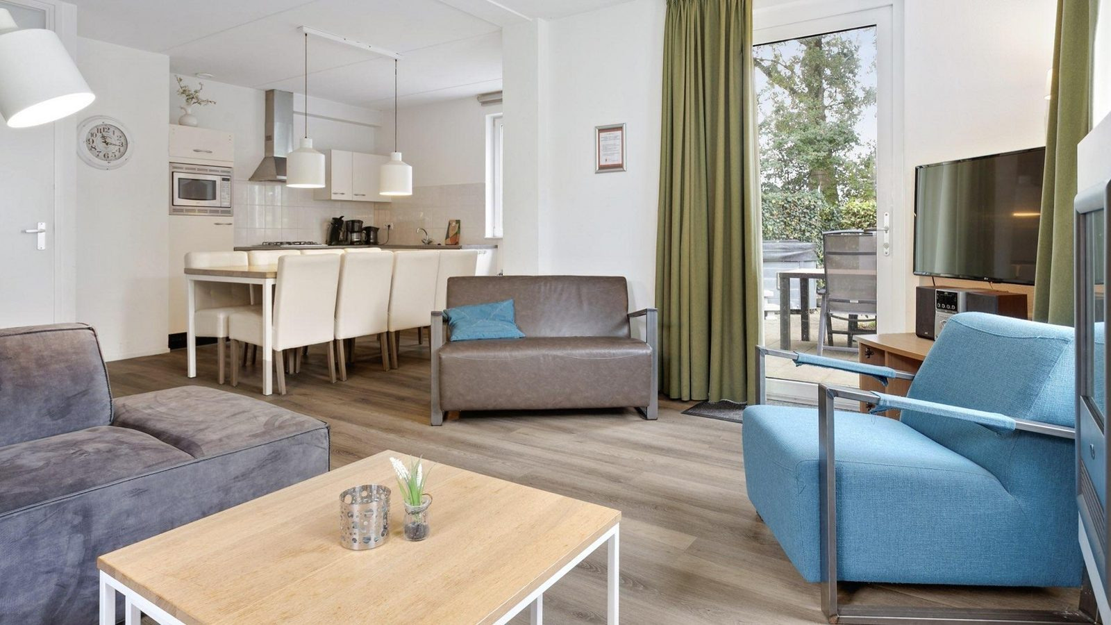 heerlijk-6-persoons-vakantiehuis-direct-aan-het-water-in-westerbork