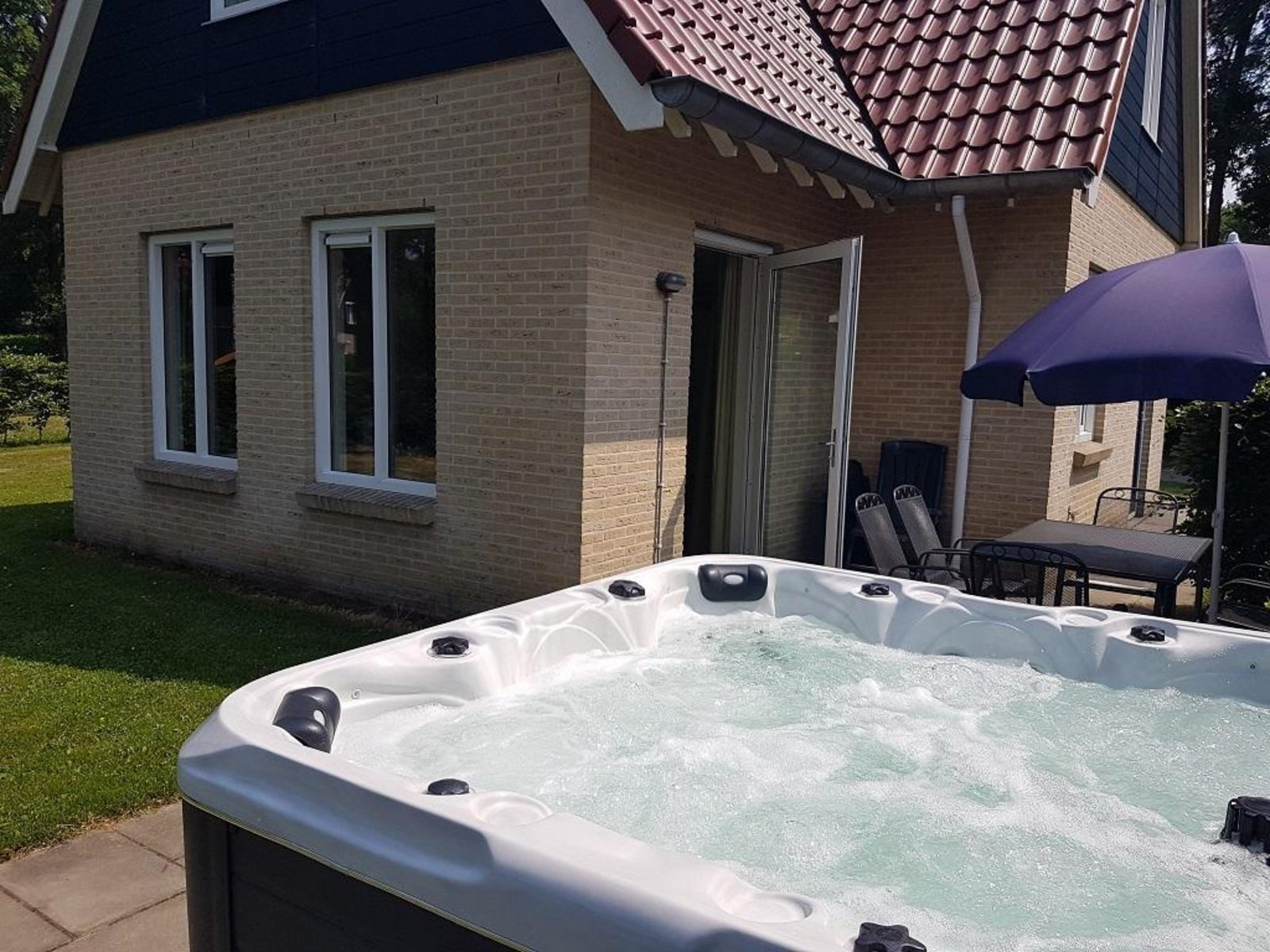 ferienhaus-am-wasser-fur-6-personen-mit-sauna-und-whirlpool-in-westerbork