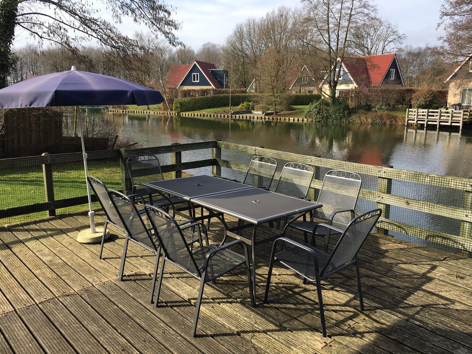 vrijstaand-acht-persoons-vakantiehuis-op-vakantiepark-in-westerbork