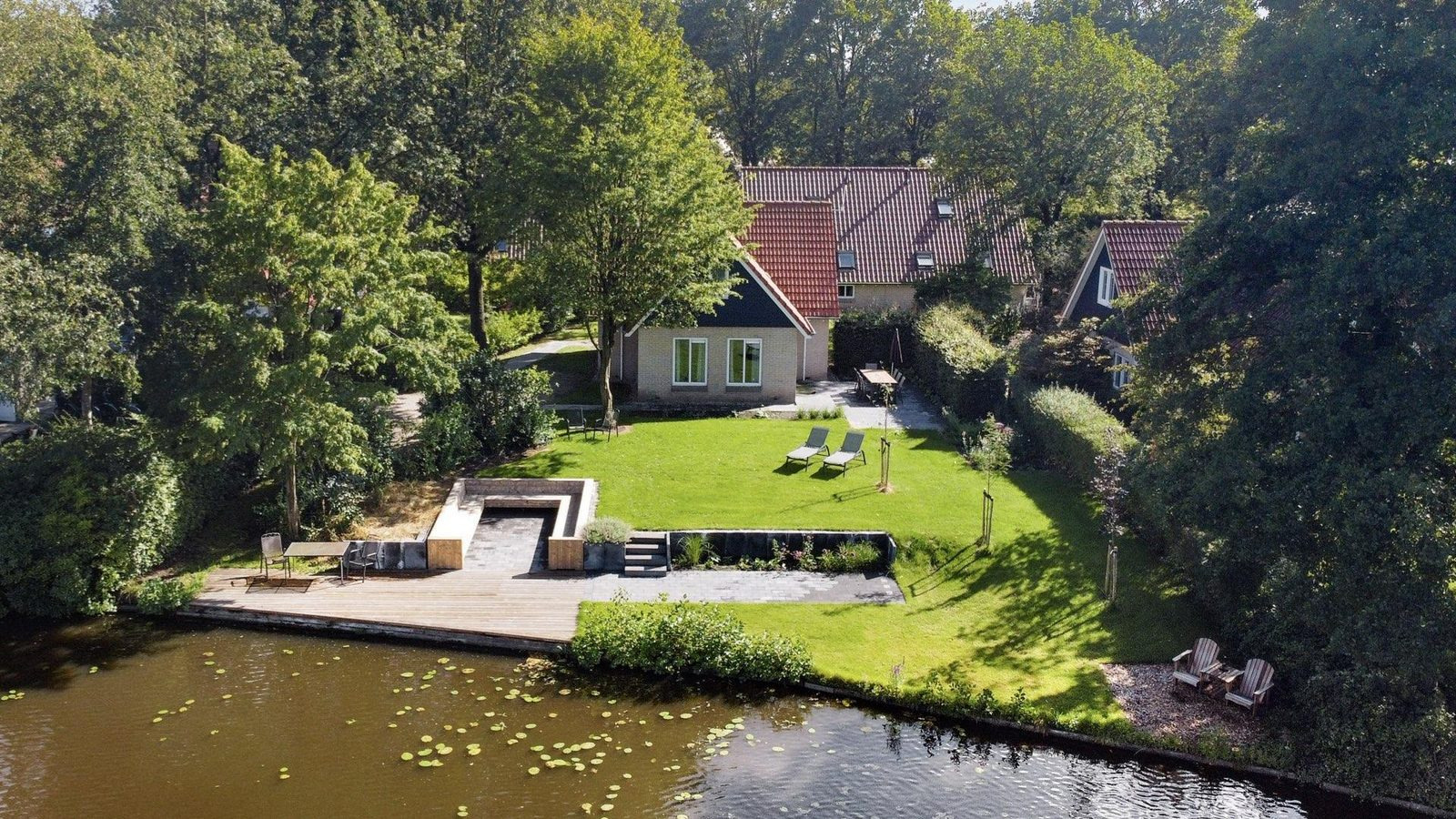 Comfortabel 8-persoons vakantiehuis aan het water in Westerbork