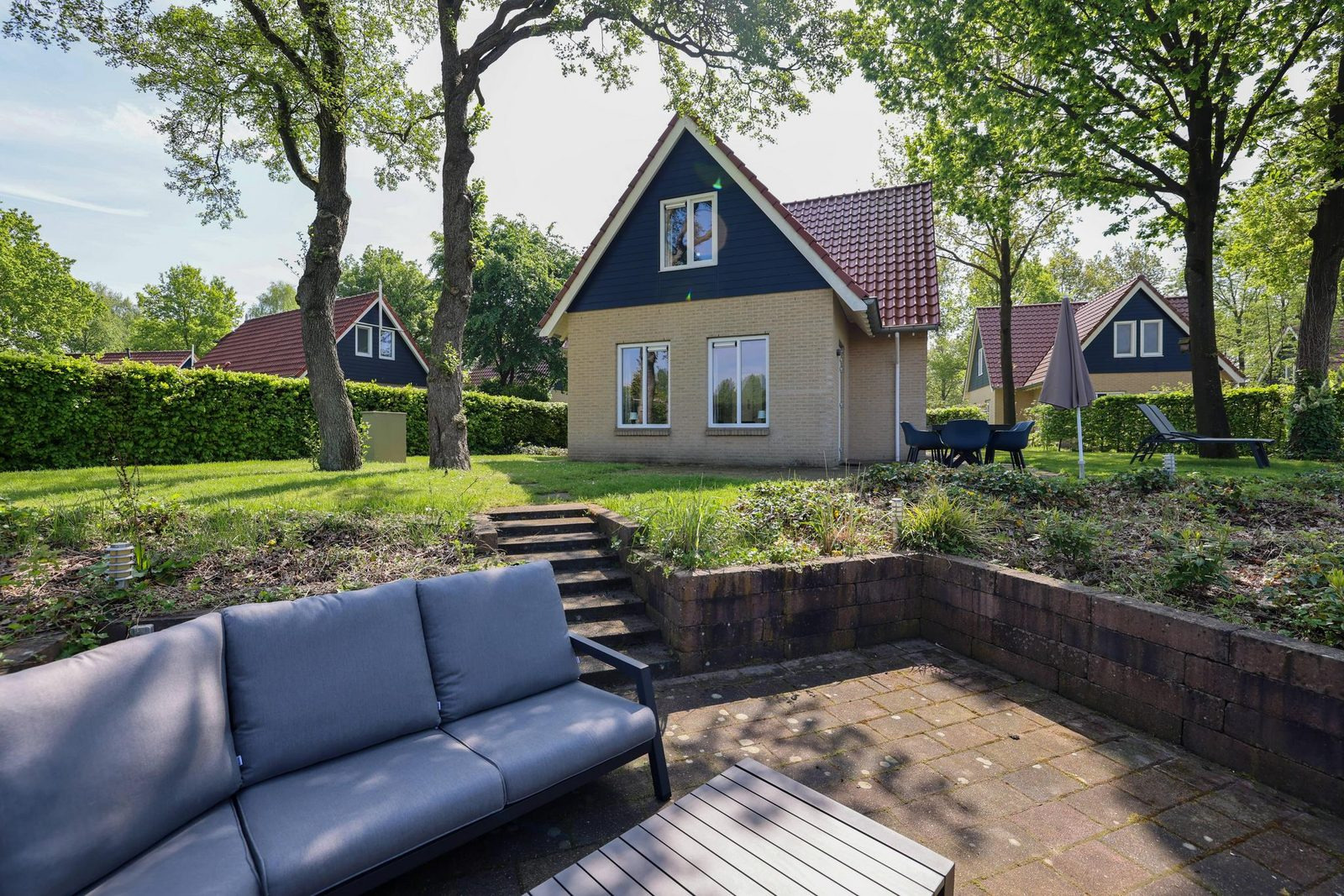 vrijstaand-8-persoons-vakantiehuis-met-sauna-gelegen-aan-het-water-in-westerbork