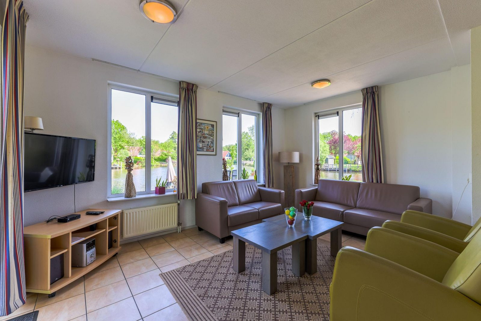 heerlijk-8-persoons-vakantiehuis-met-sauna-en-zonnehemel-in-westerbork