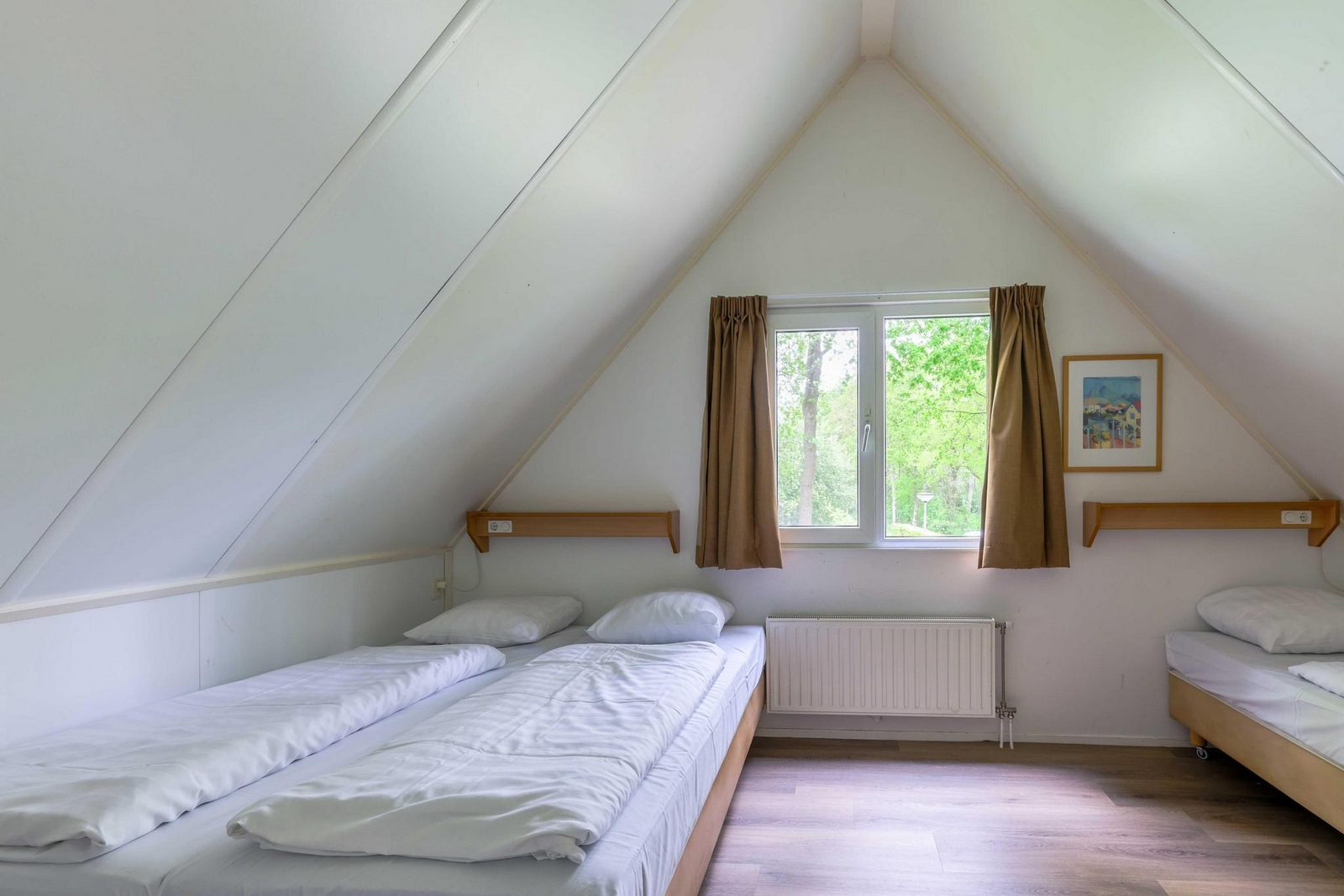 ruim-8-persoons-vakantiehuis-met-sauna-op-vakantiepark-in-westerbork